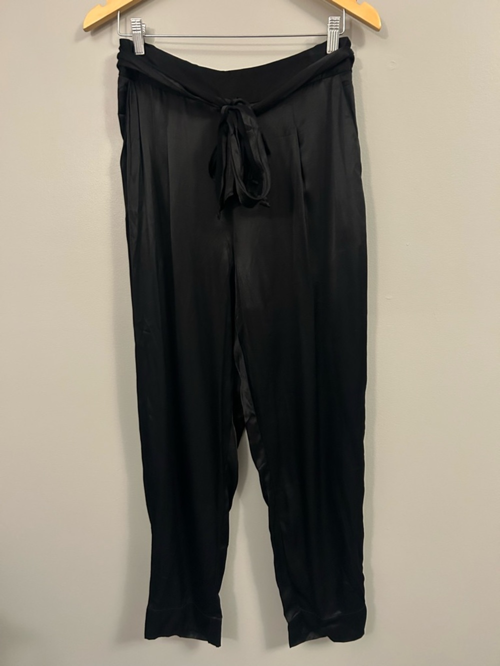 Anthropologie Ettitwa Black Satin Tie-Waist Tapered Pants Size 8 - Picture 3 of 10